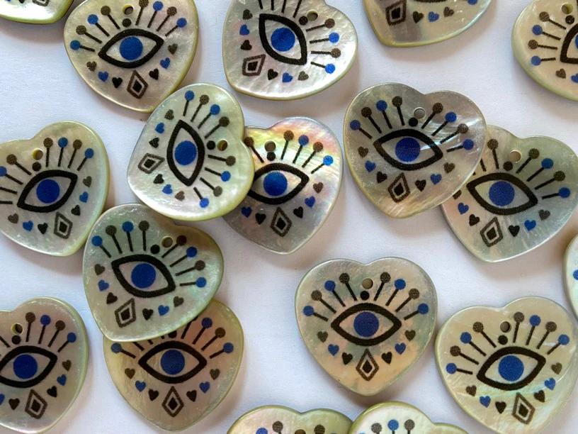 18mm - Evil Eye (mati) Design on Heart Shell