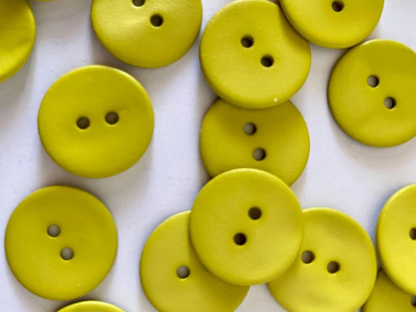 18mm - Matt Metallic Bright Yellow Shell