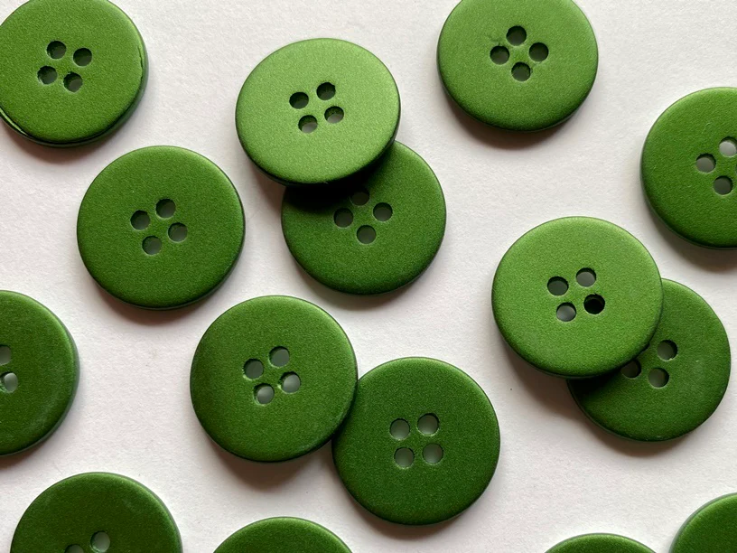 18mm - Matt Metallic Emerald Green Shell