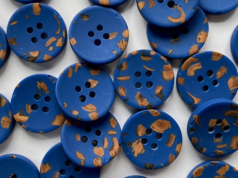 20mm - Electric Blue with Chips Buttons