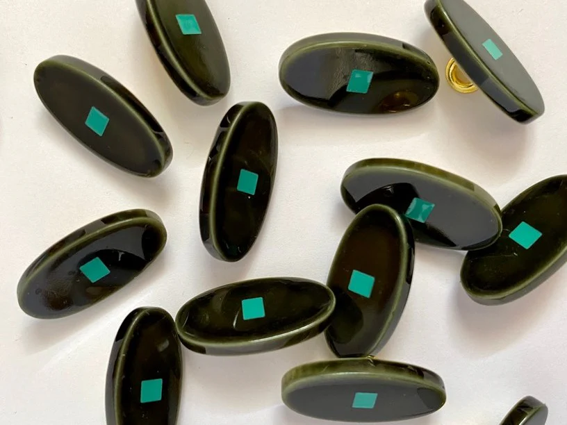 20mm - Glossy Oval with Turquoise Square