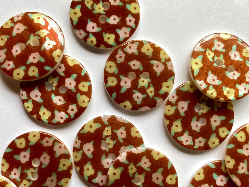 22mm - Brown with Pink & Yellow Flowers on Shell