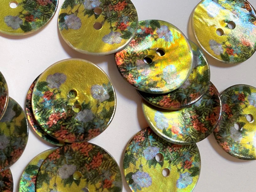 23mm - Glossy Yellow Floral Shell Buttons