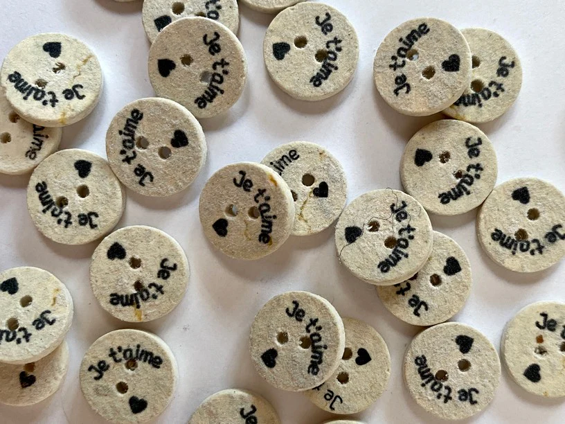2mm - Pale Coconut je t’aime & heart Buttons