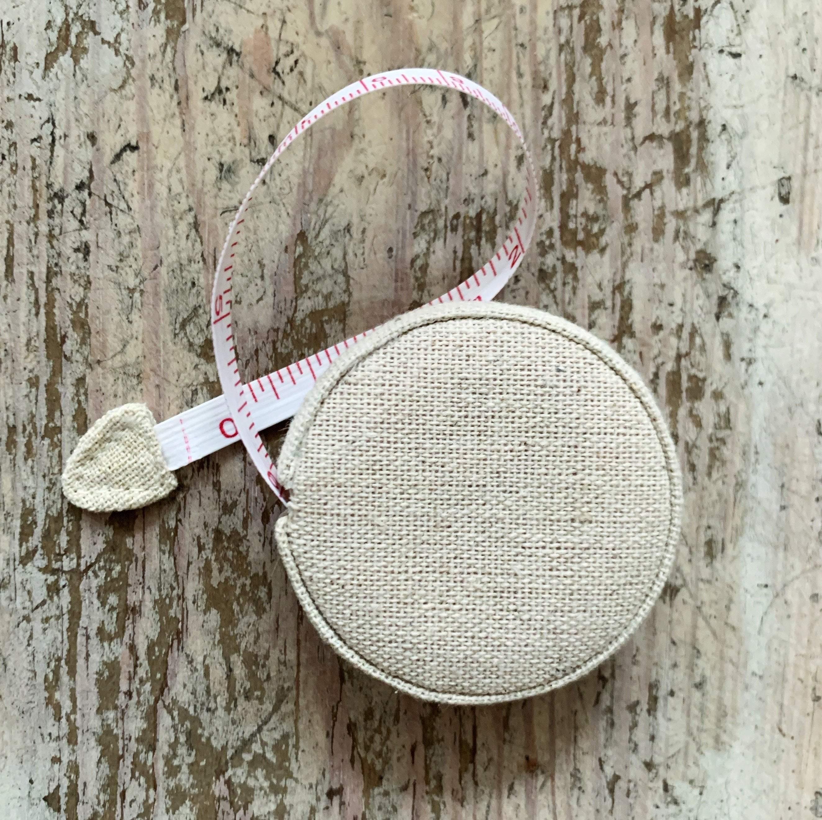 Appliqué Linen Bee Retractable Measuring Tape - Image 3