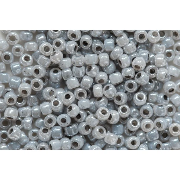 Size 6 Glass Seed Beads - Image 10