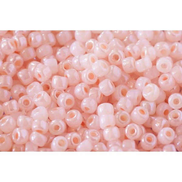 Size 8 Glass Seed Beads - Image 12