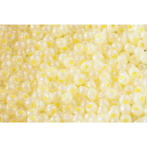 Size 8 Glass Seed Beads - Image 20