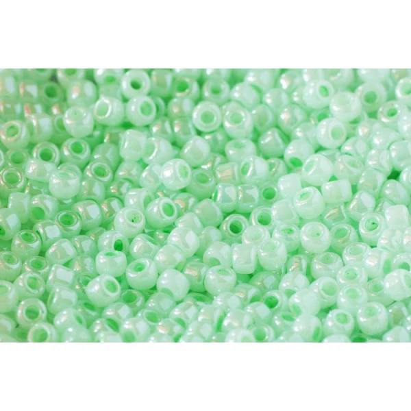 Size 8 Glass Seed Beads - Image 25