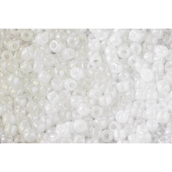 Size 8 Glass Seed Beads - Image 9