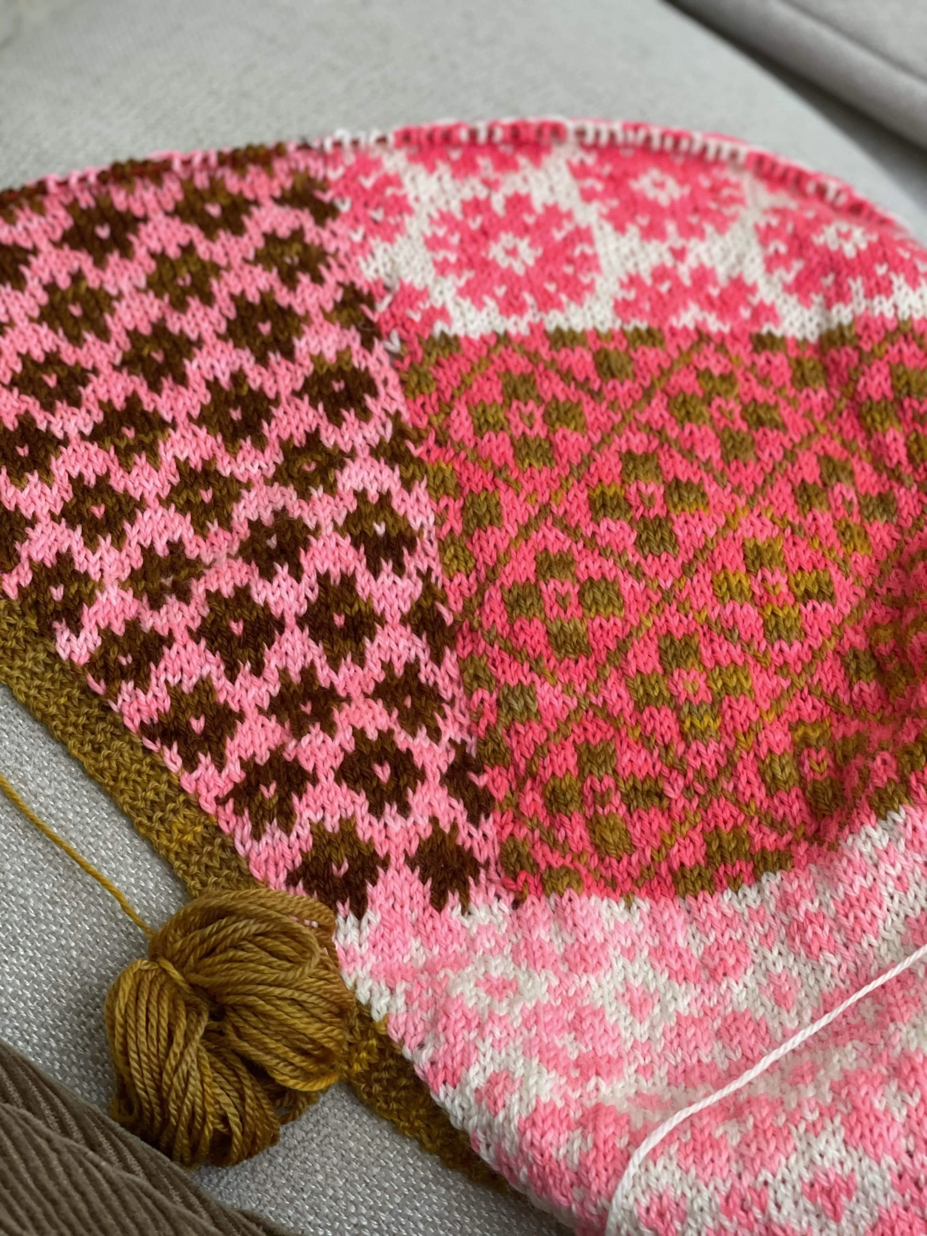 Scout Shawl Kit by Florence Spurling in Merino Cloud - Image 7