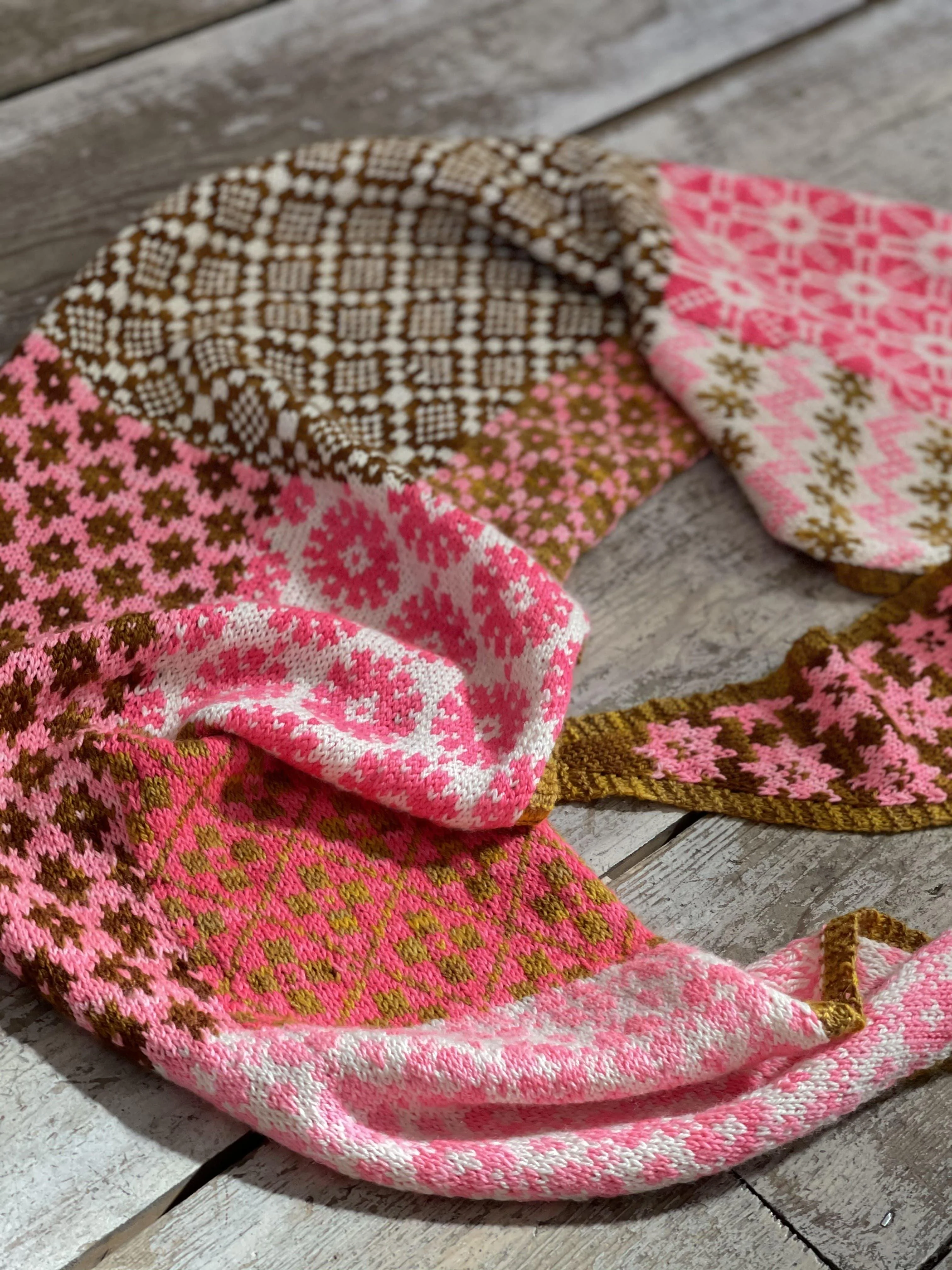 Scout Shawl Kit by Florence Spurling in Merino Cloud - Image 9