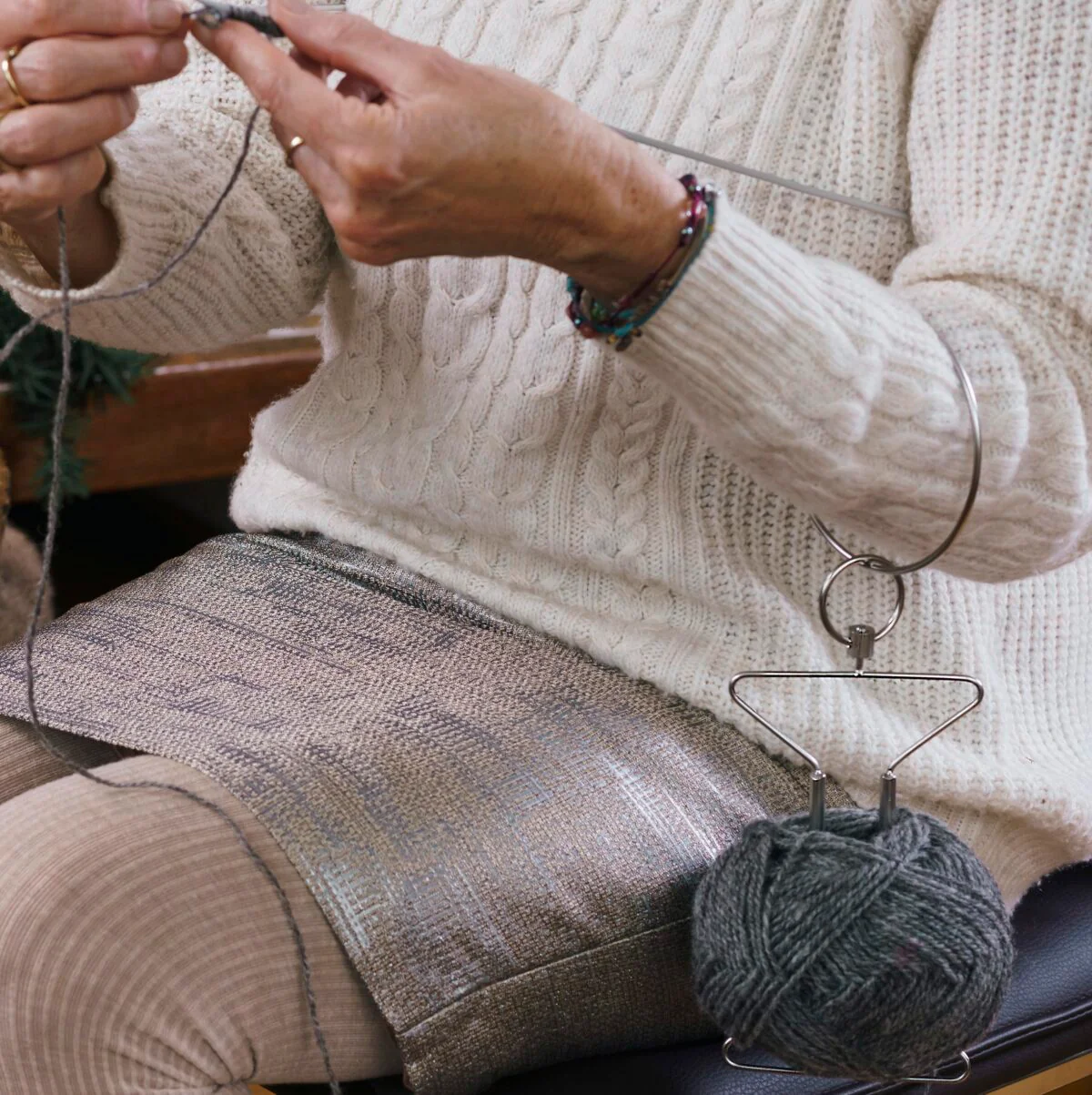 TWIZZTER Portable Yarn Holder - Image 2