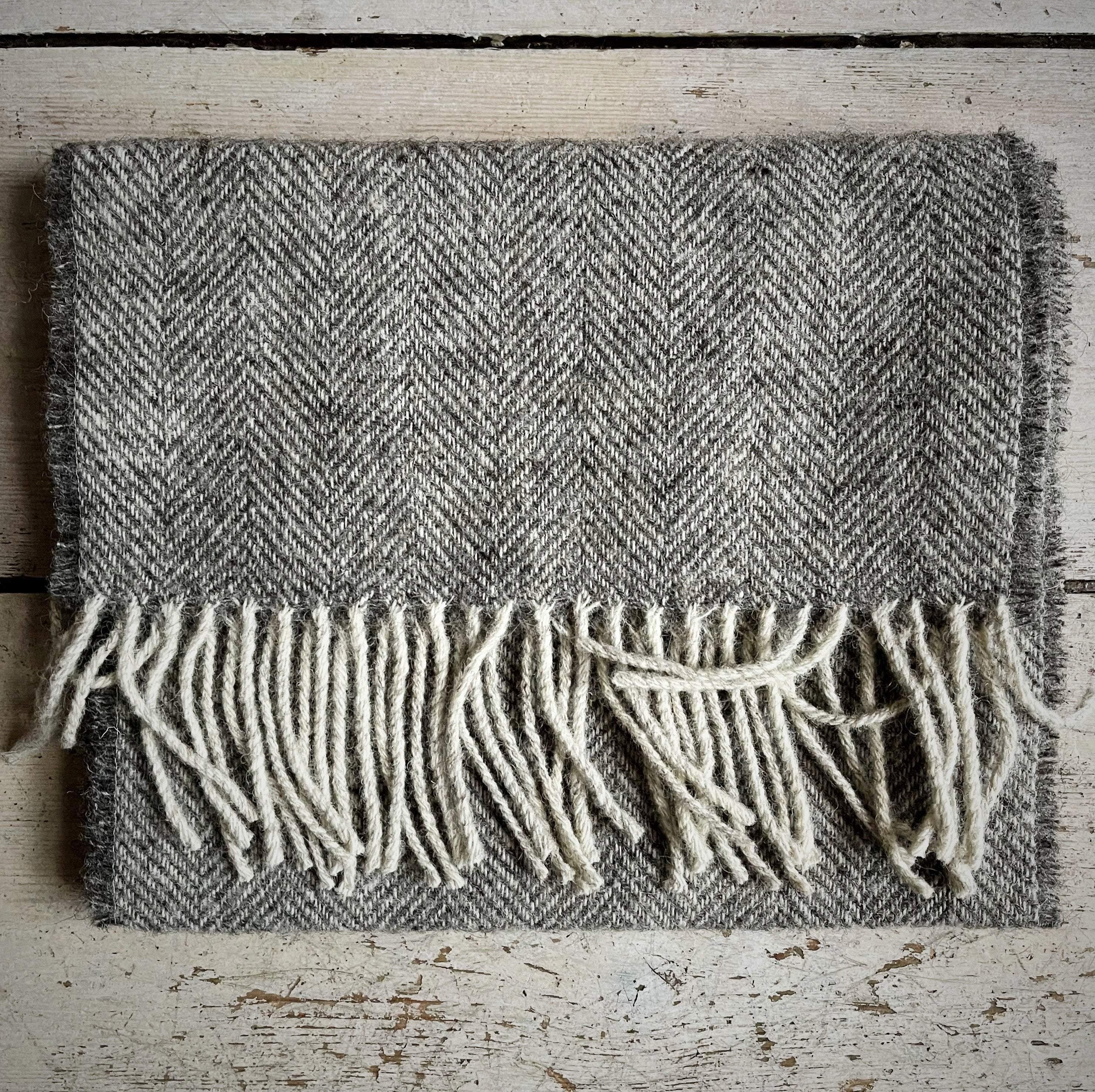 Uist Woven Caengail Scarf - Image 5